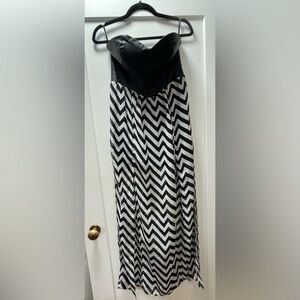Sans Souci Black and White Asymmetrical A-Line Dress with Slits Large
